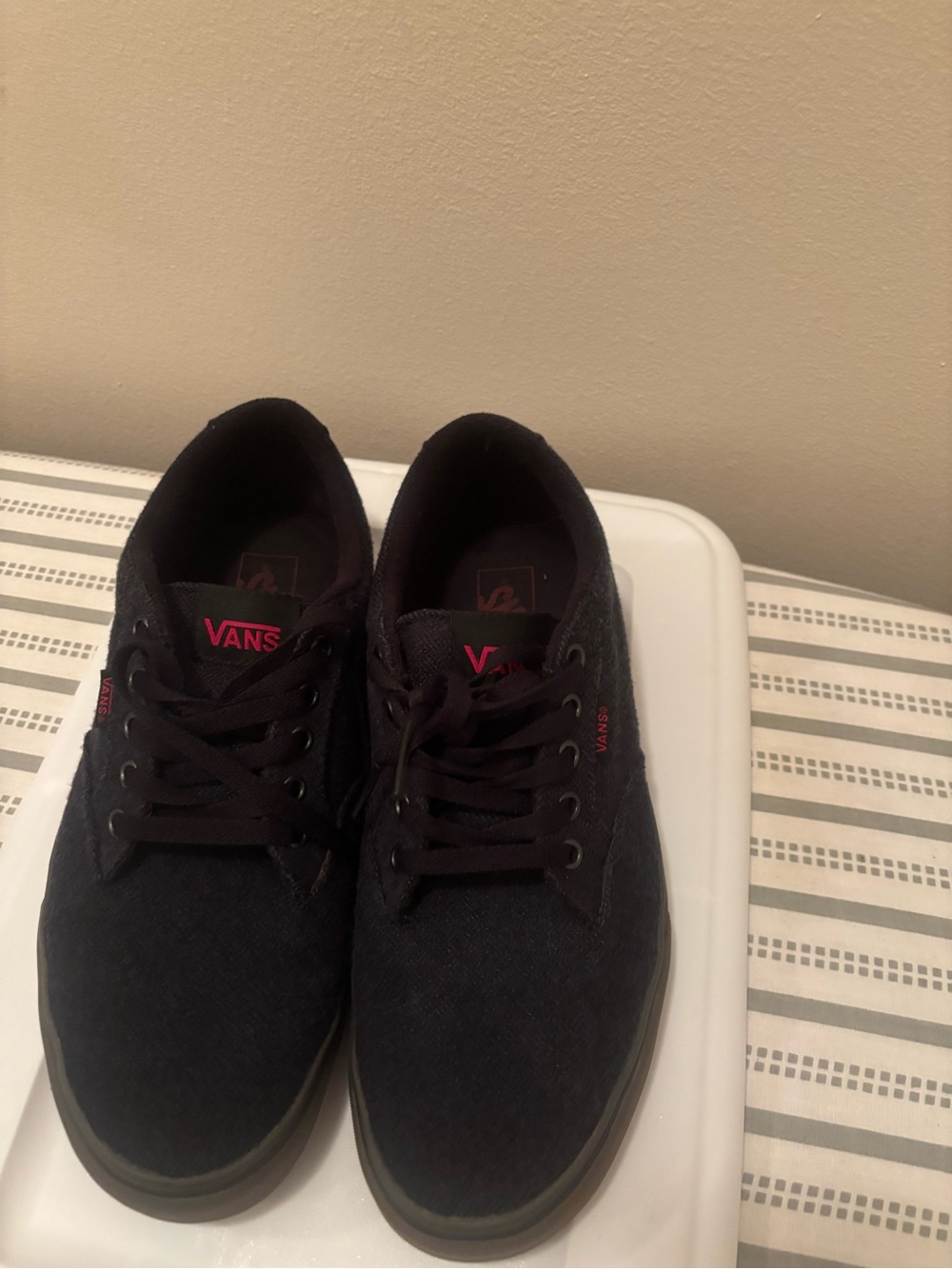 Vans Men's Black Low-Top Canvas Sneakers 9.5